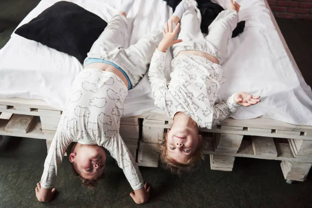 Pajamas For Children With Autism 🧸💤 (An Essential Guide)